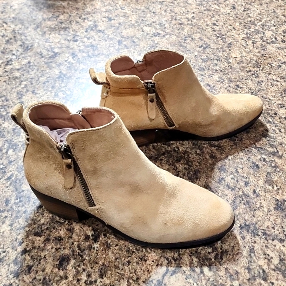 Vince Camuto leather light camel brown ankle boots